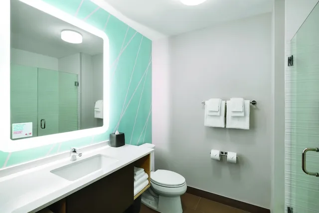 غرفة قياسية بسريرين كوين لذوي الإعاقة، Avid Hotels Cedar Rapids South 7/9