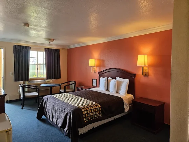 غرفة ديلوكس مفردة بسرير كوين، Aerospace Inn Mojave 1/2