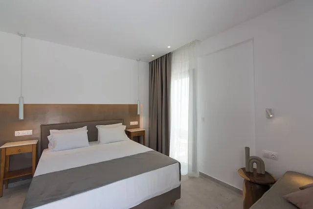غرفة ديلوكس بسرير مزدوج وسرير فردي، Nami Hotel & Suites 6/10