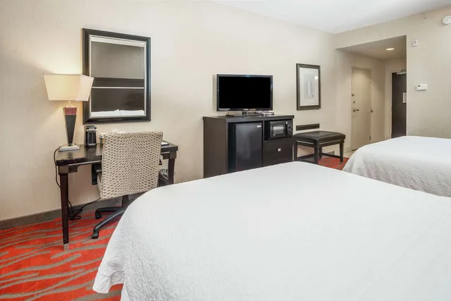 Room, 2 Queen Beds, Hampton Inn And Suites Tulsa Catoosa 2/2