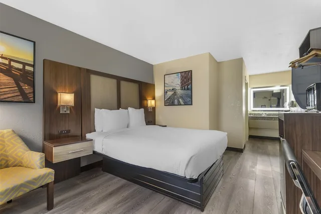 غرفة قياسية بسرير كوين يُسمح فيها بالحيوانات الأليفة لذوي الإعاقة، Best Western Salisbury Plaza 2/3