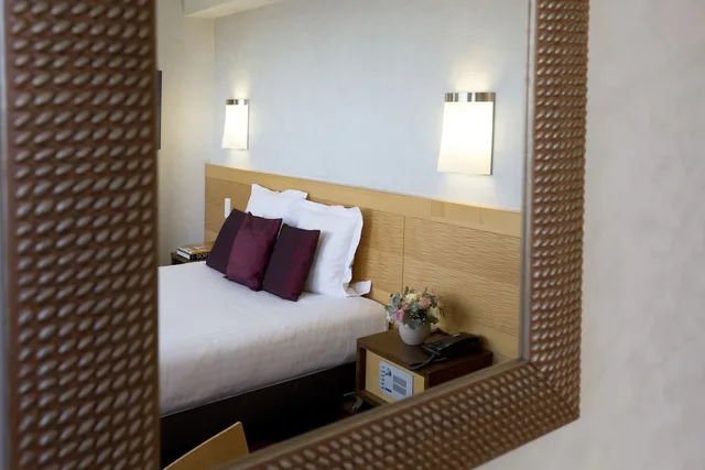 غرفة كومفورت بسرير كوين بإطلالة على المدينة، HOTEL DE NORMANDIE 4/4