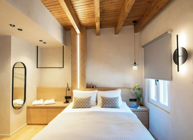 غرفة داخلية بسرير مزدوج بحوض استحمام، Consolato Boutique Suites 6/10