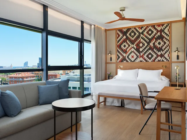 جناح جونيور مفرد، H10 Marina Barcelona 5/7