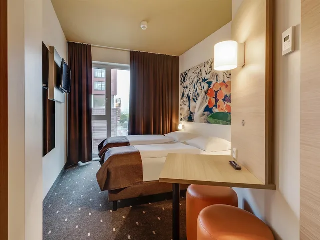 غرفة بسريرين منفصلين، B&B Hotel Bremen-Uberseestadt 3/5
