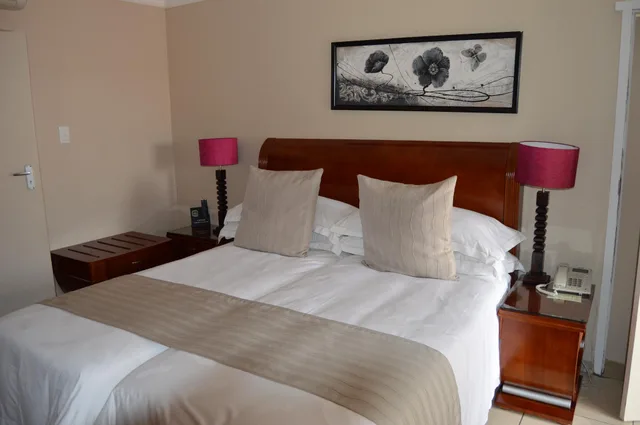 غرفة فاخرة بسريرين منفصلين وسرير كينج، Lakeview Boutique Hotel Conference Centre 2/2