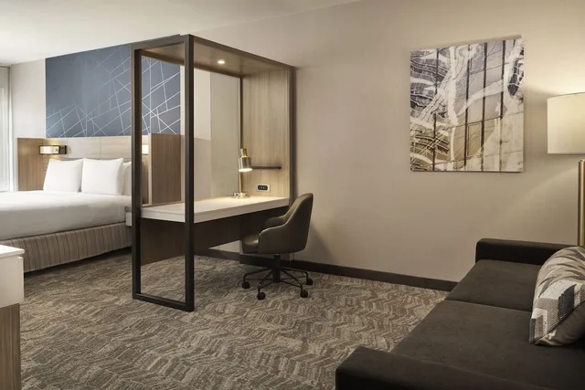 جناح بسرير كينج مع سرير سحّاب إضافي لذوي الإعاقة، SpringHill Suites by Marriott Las Vegas Airport 7/9