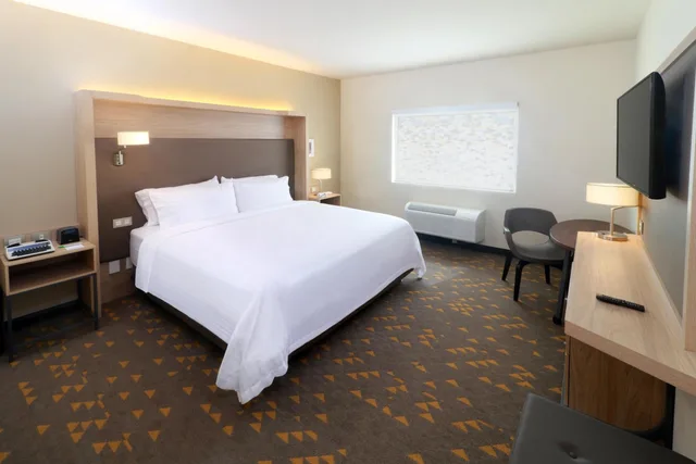 غرفة قياسية بسرير كوين، Holiday Inn Ciudad Juarez 1/3