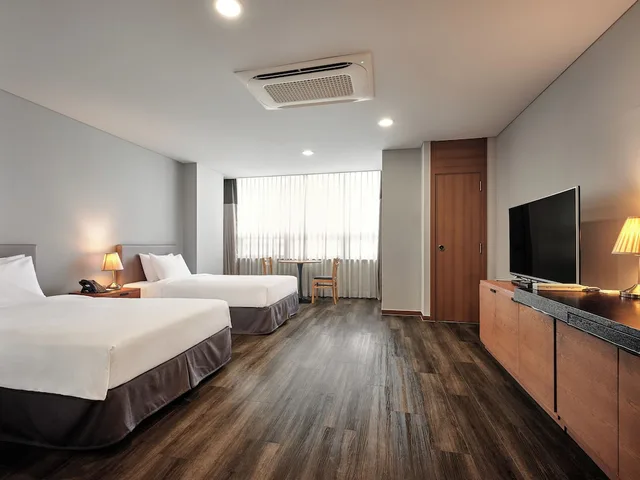 غرفة ديلوكس اقتصادية بسريرين منفصلين، Ramada Hotel & Suites by Wyndham Seoul Namdaemun 3/7