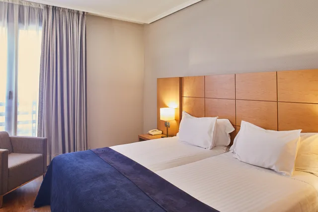 غرفة قياسية بسرير مزدوج، Silken Ciudad de Vitoria Hotel 1/3