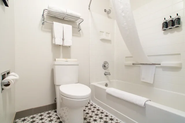 جناح بسريرين كوين، Oxford Suites Chico 4/4