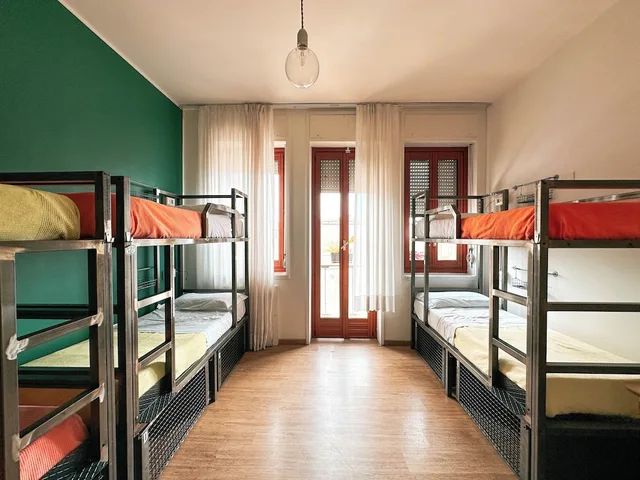 Mixed Dorm, 6 People, 3 Bunk Beds، Ostello Bello Grande 1/10