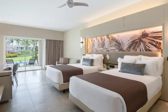 جناح جونيور بسرير مزدوج بإطلالة على المسبح، Breathless Punta Cana Resort & Spa - Adults Only - All Inclusive 1/1