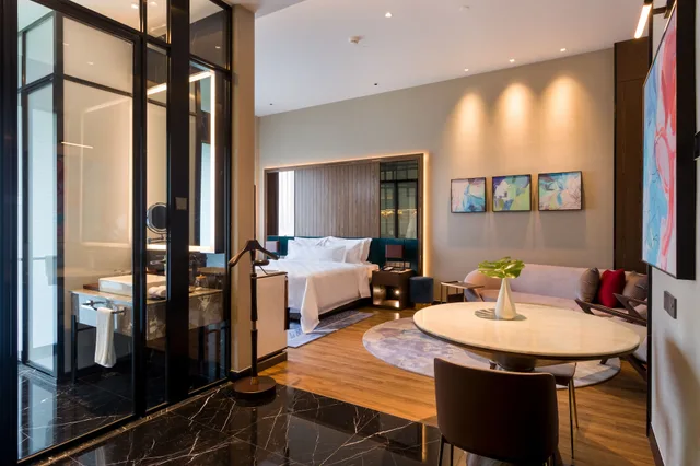 غرفة تنفيذية بسرير كينج بإطلالة على المسبح، M Resort & Hotel Kuala Lumpur 1/1