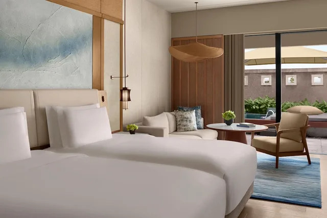 غرفة ديلوكس بسريرين مزدوجين بشرفة، The Ritz Carlton Okinawa 7/10