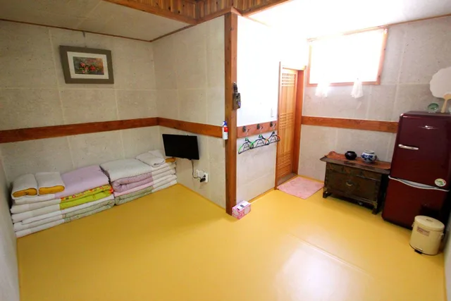 Basic, Triple, Multiple Beds، Happiness Full Hanok Guesthouse Jeonju 1/2