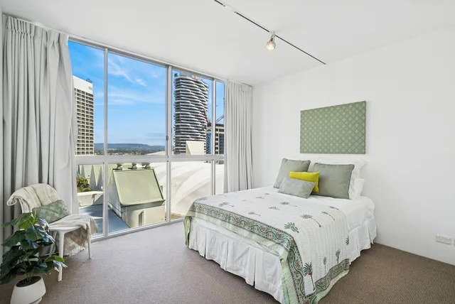 3 Bedrooms, Villa, King Bed, Queen and Twin Beds, Ocean View, ULTIQA Air on Broadbeach 1/9