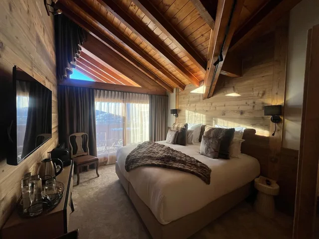 جناح بسريرين كينج مع أريكة، Hotel & Spa Chamois d'Or 1/9