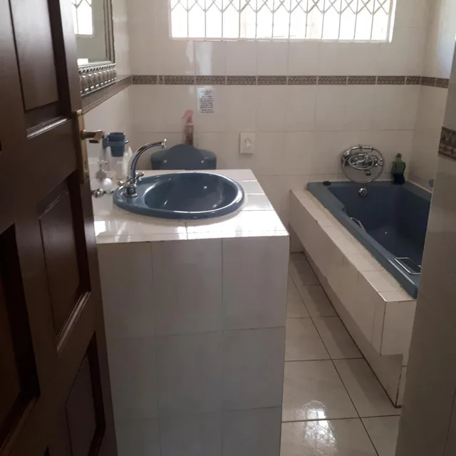 Room, Queen Bed, External Bathroom، Hoyohoyo Chartwell Lodge 5/5