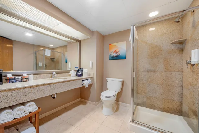 غرفة بسرير مزدوج، Clarion Hotel & Conference Center Toms River 4/5
