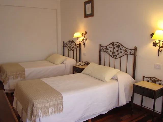 Superior, Twin Beds, Hotel Asturias 2/2