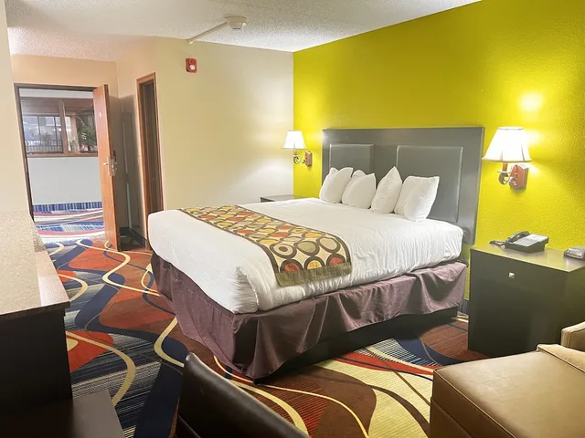 غرفة قياسية بسرير كينج، Apple Tree Inn and Suites 3/8