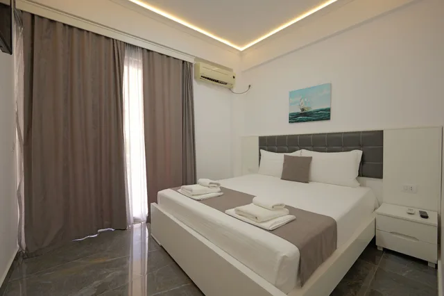 غرفة رباعية بسرير مزدوج بإطلالة على البحر مع أريكة، Vila Era Beach 1/9