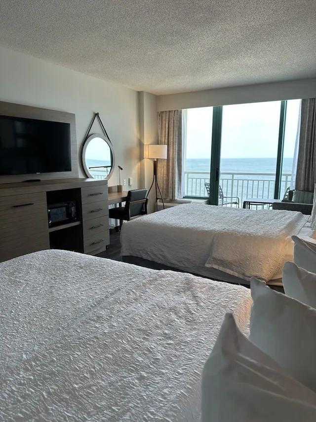 Room, Multiple Beds, Ocean Front, Balcony، Hampton Inn Virginia Beach Oceanfront South 6/10