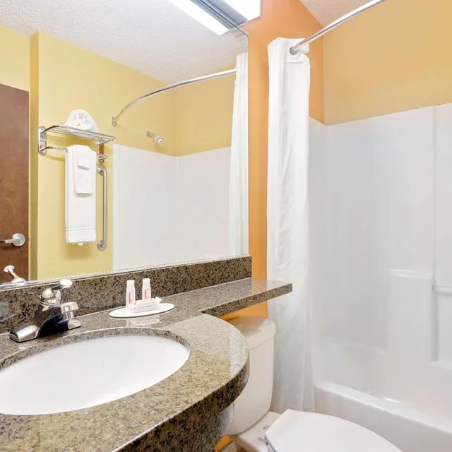 جناح ديلوكس بسرير كوين لذوي الإعاقة، Microtel Inn & Suites by Wyndham Princeton 4/5