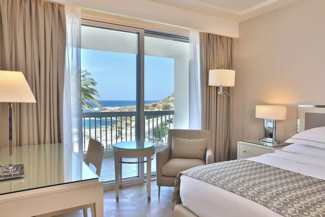 غرفة ديلوكس بسريرين منفصلين بإطلالة على البحر، Movenpick Hotel Beirut 6/9