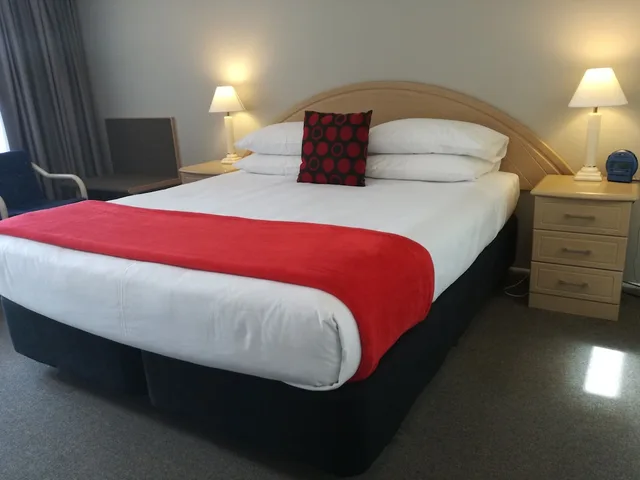Studio, King Bed, Pacific Motor Inn 4/10