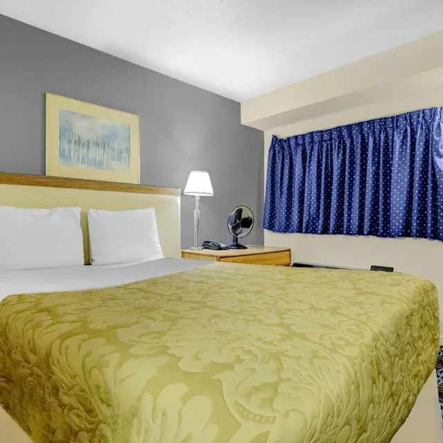 غرفة بسرير كينج وسرير كوين، Brookville Inn By OYO Near Dayton International Airport 3/7