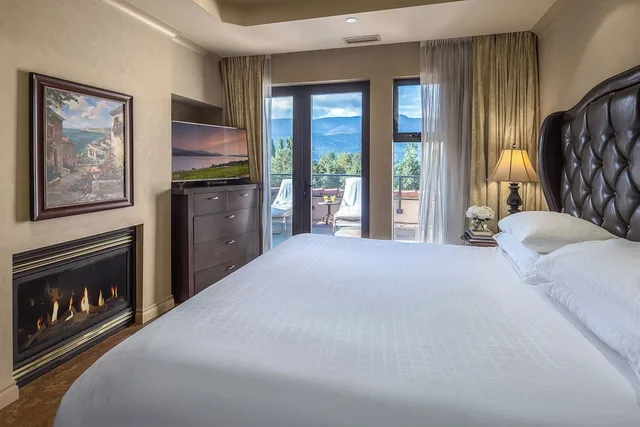 2 Bedrooms, Suite, King and Queen Bed, Sofa, The Royal Kelowna 2/8