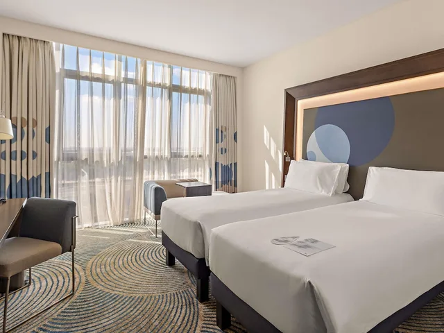 غرفة سوبيريور بسريرين منفصلين، Novotel Abu Dhabi Gate 3/10