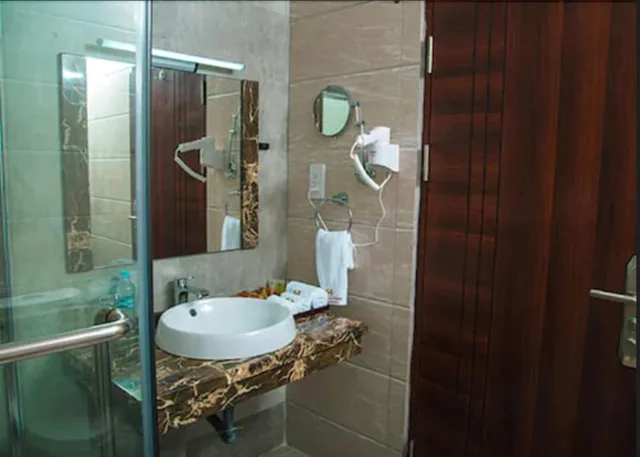Superior, 3 Beds, Tiffany Diamond Hotel Makunganya Street 8/9