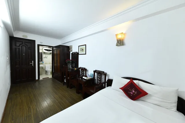 غرفة سوبيريور بسرير كوين بإطلالة على المدينة، Phoenix Legend Hotel 1/7