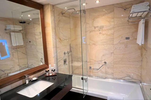 غرفة قياسية بسريرين منفصلين للمدخنين، Crowne Plaza Istanbul Harbiye Hotel 3/5
