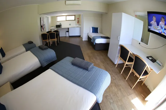 جناح عائلي بسرير كوين وسريرين فرديين بغرفتي نوم، Sleepy Hill Motor Inn 5/10