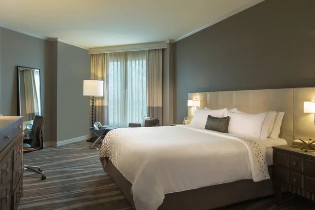 غرفة تنفيذية ركنية بسرير كينج، Renaissance Tampa International Plaza Hotel 2/7