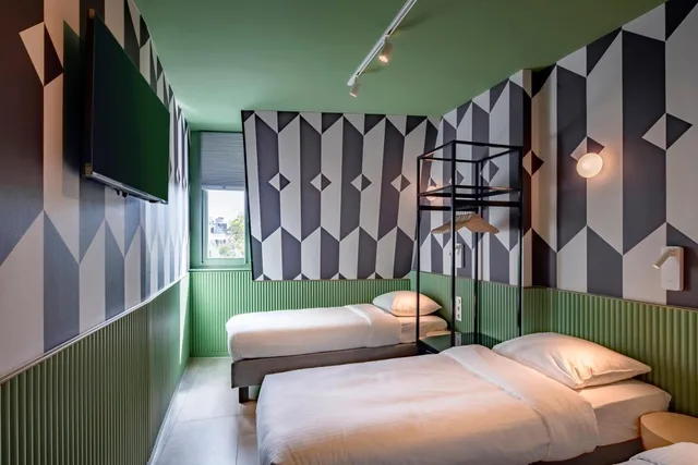 غرفة ثلاثية بثلاثة أسرّة، Tourist Inn 1/1
