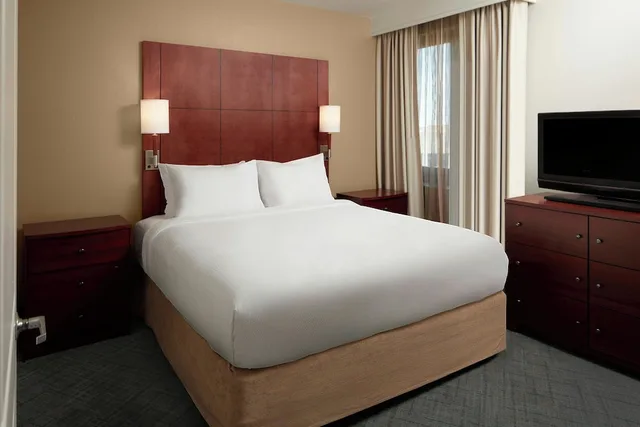 استوديو بسرير كينج مع أريكة لذوي الإعاقة، Residence Inn by Marriott Arlington Courthouse 1/2