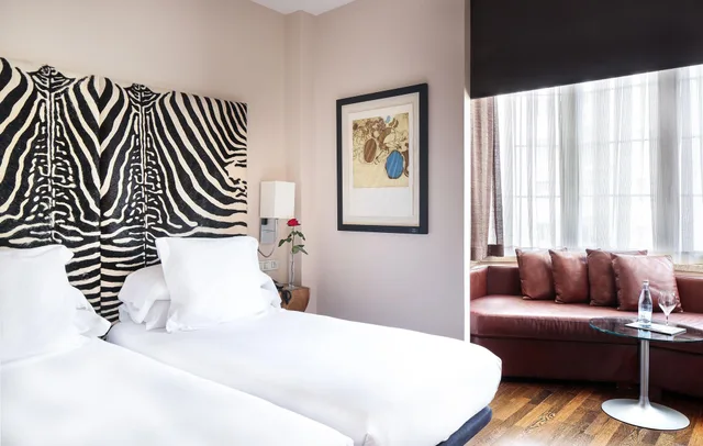 غرفة ديلوكس بسرير مزدوج وسريرين منفصلين، Gran Derby Suite Hotel 1/1