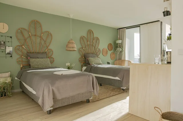 غرفة بسريرين منفصلين بإطلالة على البحر، Payava Hotel by True Blue 1/2