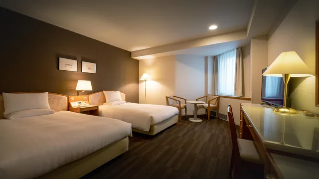 Room, Twin Beds, Parking Lot View، Air Terminal Hotel 1/1