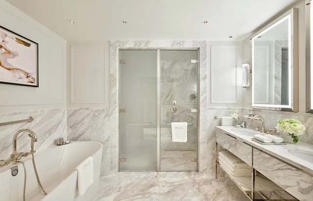 Junior Suite, King Bed, Jumeirah Carlton Tower London 4/4