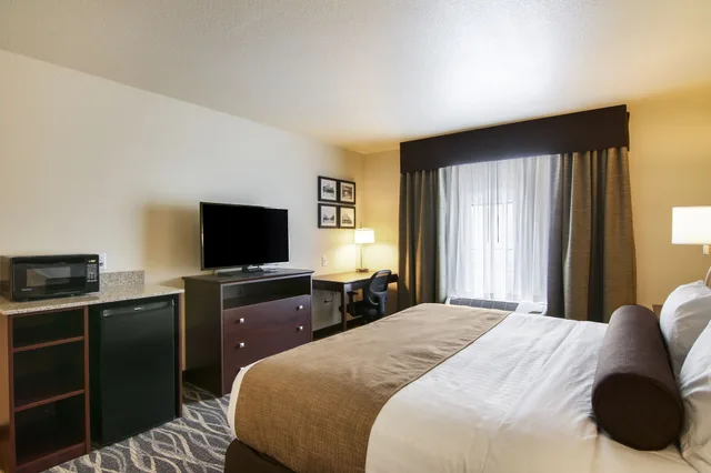 غرفة بسرير كينج لذوي الإعاقة، Cobblestone Inn & Suites - Ashland 3/4
