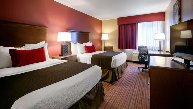 غرفة بسرير كوين، Best Western Woodland Inn 3/6