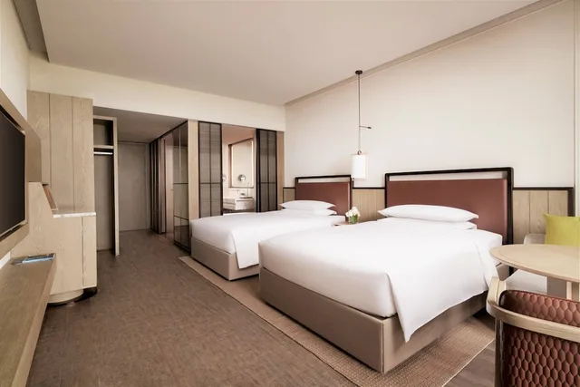 غرفة ديلوكس بسريرين مزدوجين بإطلالة على الحديقة، Marriott Yalong Bay 7/10