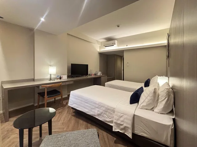 غرفة ديلوكس بسريرين منفصلين بشرفة، Grand Zuri Jababeka Cikarang 3/10