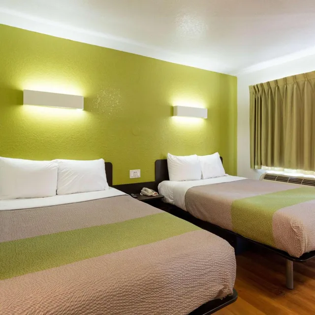 غرفة ديلوكس رباعية للمدخنين، Motel6 Camp Springs, DC - South Camp Springs 8/10